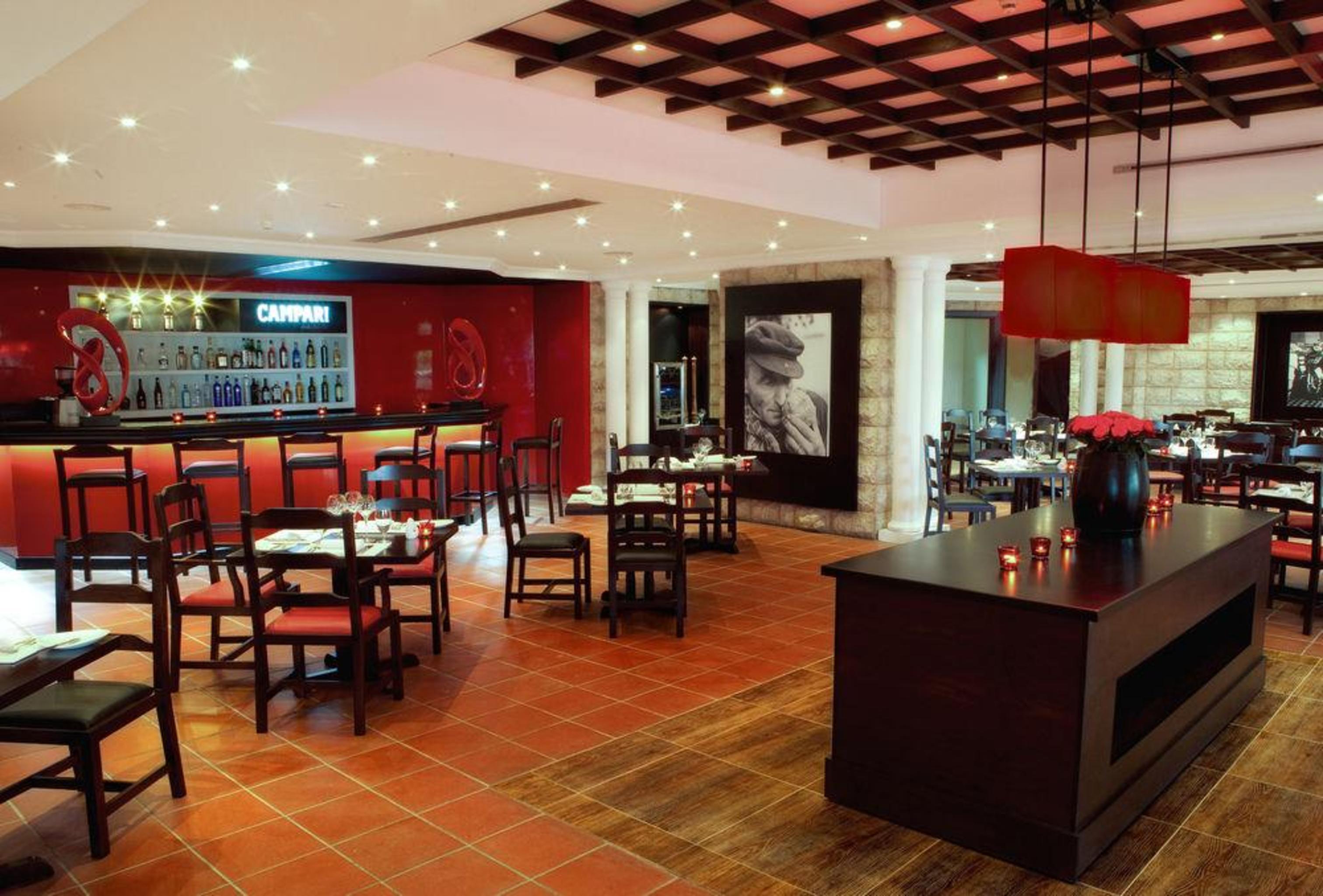 Ja Beach Hotel, Dubai Ngoại thất bức ảnh Capella Bar