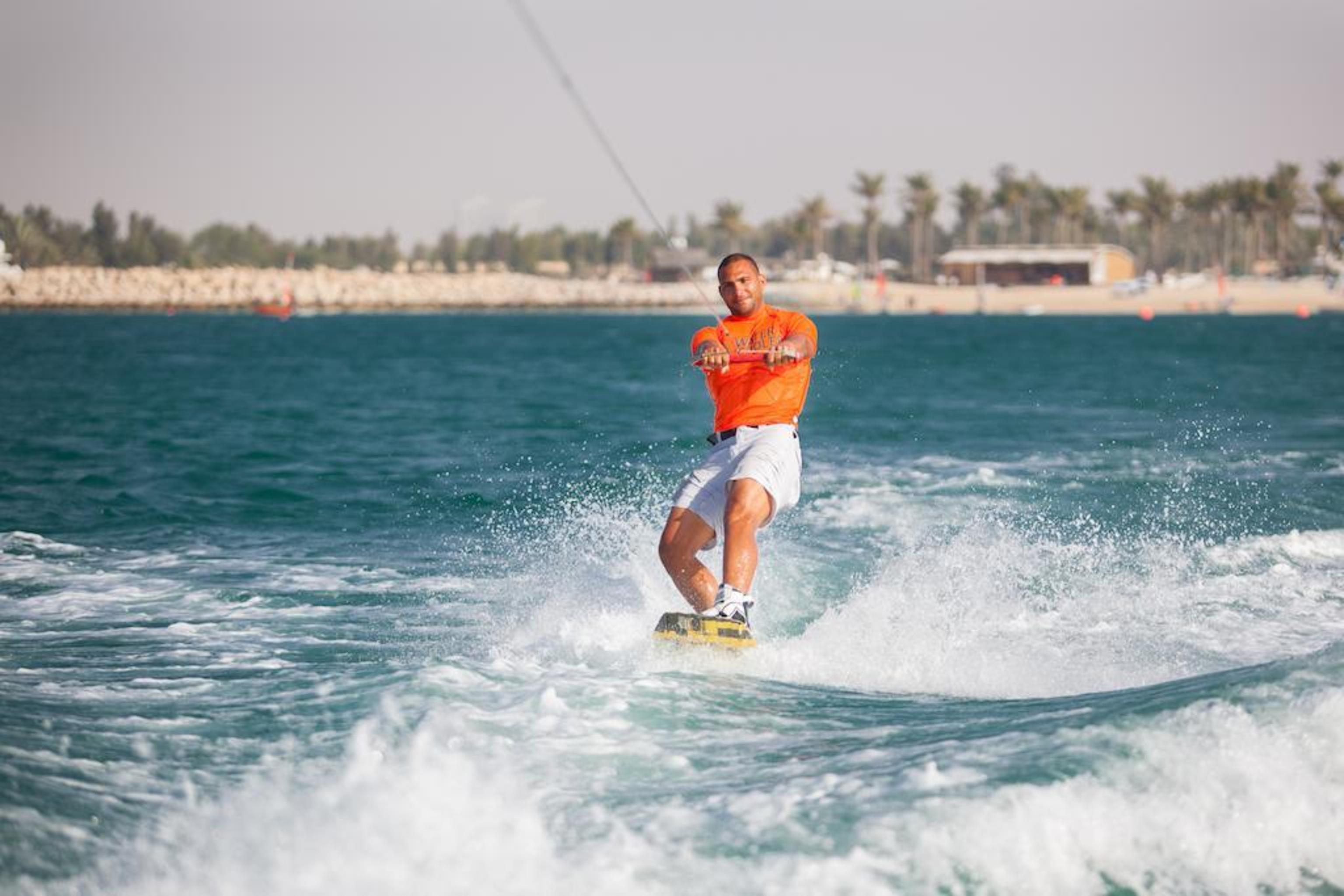 Ja Beach Hotel, Dubai Ngoại thất bức ảnh A kiteboarder in Dubai
