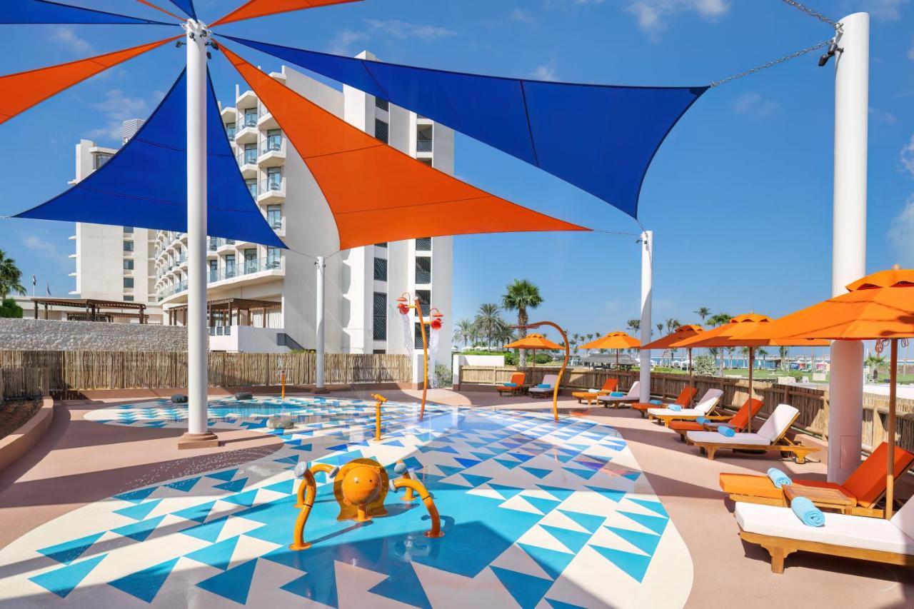 Ja Beach Hotel, Dubai Ngoại thất bức ảnh The beach club at the Hilton San Diego Bayfront