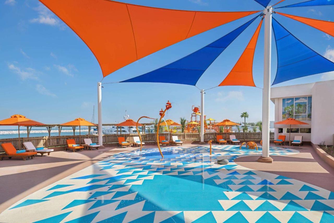 Ja Beach Hotel, Dubai Ngoại thất bức ảnh The pool at the Hilton San Diego Bayfront