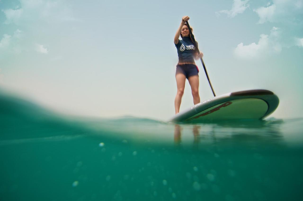 Ja Beach Hotel, Dubai Ngoại thất bức ảnh Stand up paddle boarder
