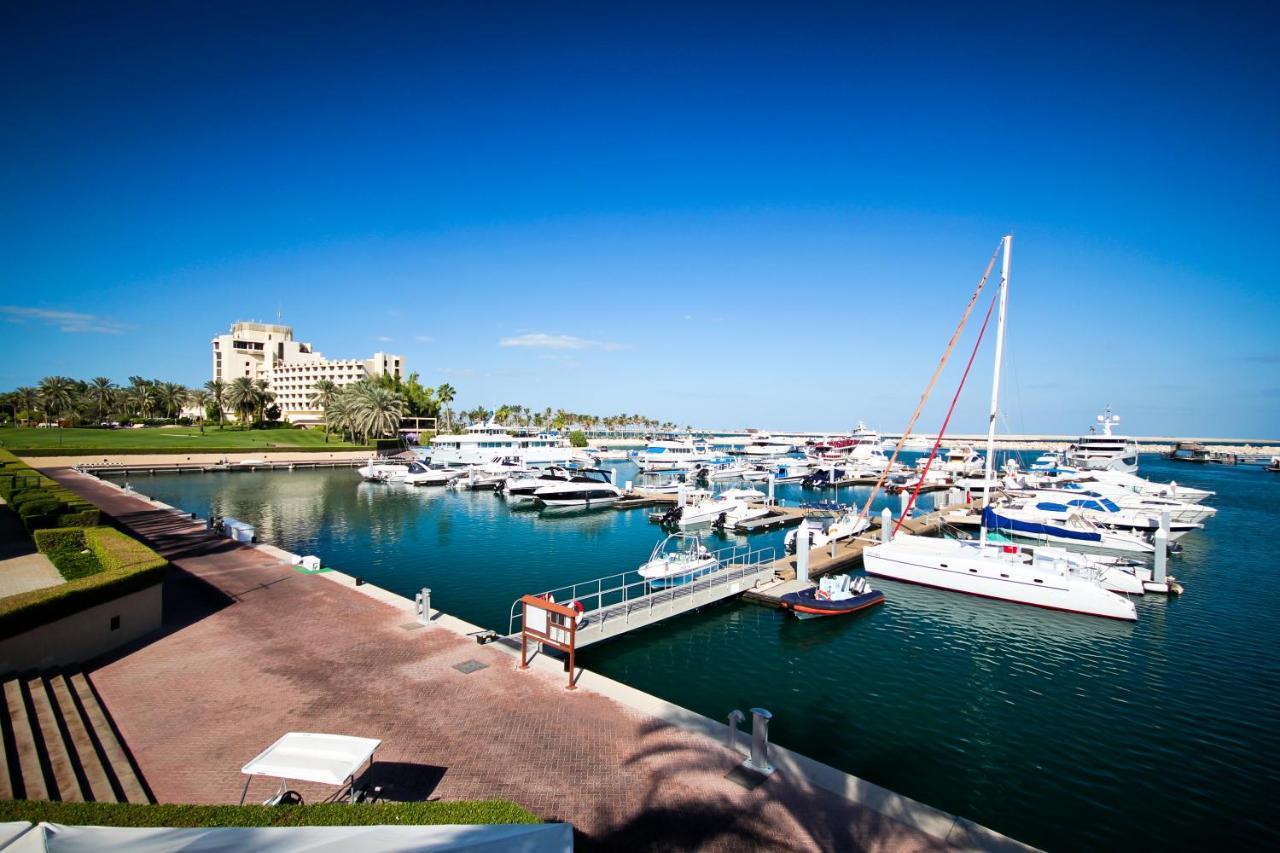 Ja Beach Hotel, Dubai Ngoại thất bức ảnh The Royal Oman Police Yacht Club