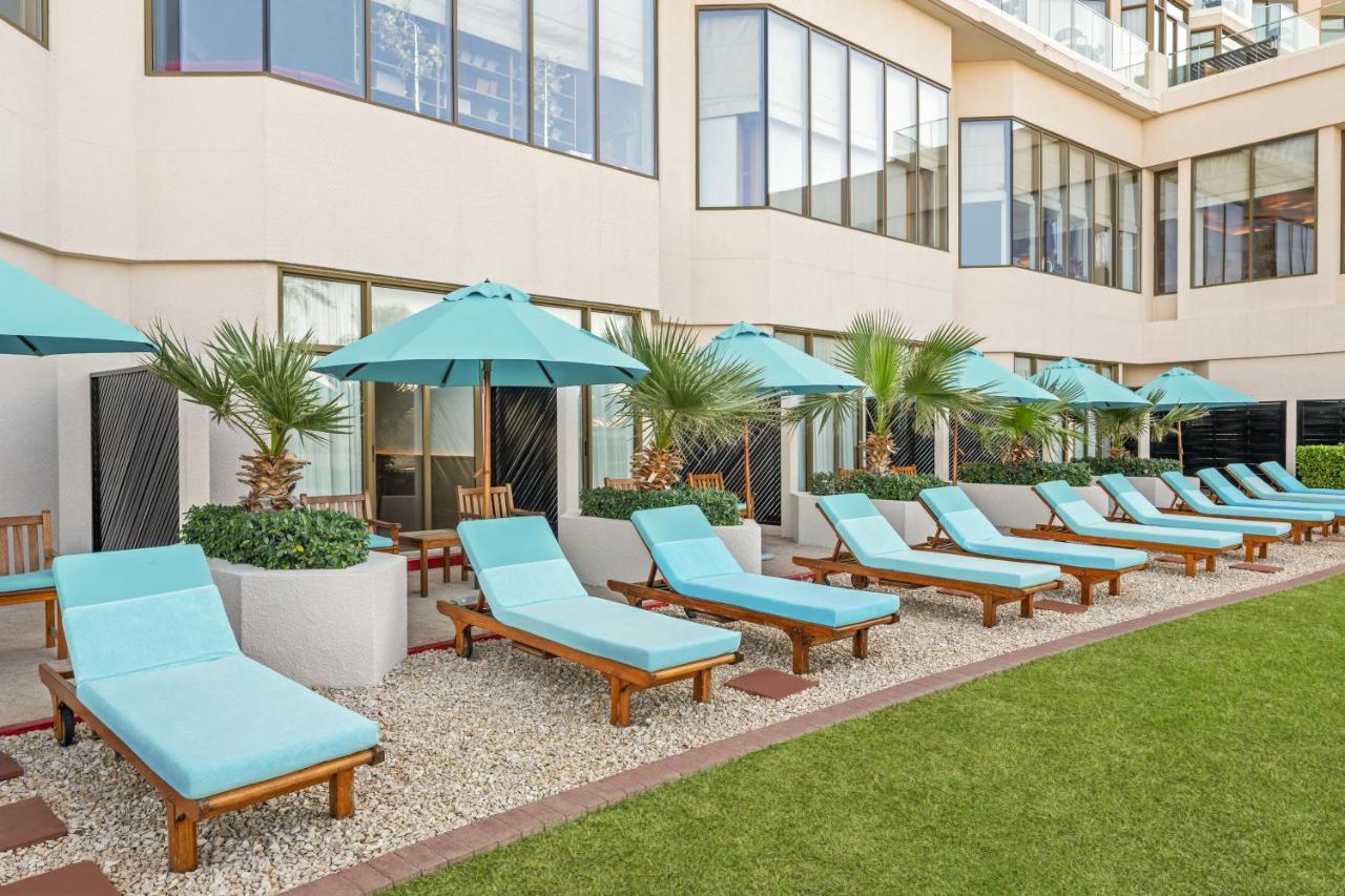Ja Beach Hotel, Dubai Ngoại thất bức ảnh The pool at the Hilton San Diego Bayfront