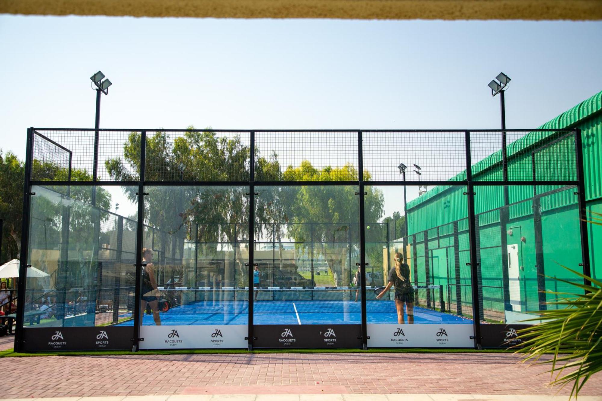 Ja Beach Hotel, Dubai Ngoại thất bức ảnh A paddle tennis court